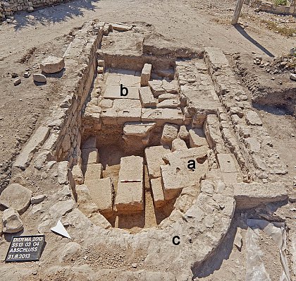 Kapelle des Hagios Georgios mit antiken Fundamentblcken